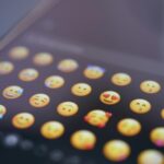 emotikony na smartfonie
